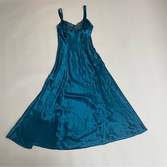 VINTAGE VICTORIA’S SECRET teal slip with high slit - Picture 3 of 9